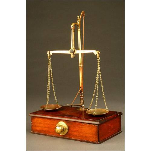 Antique AVERYL Jeweler's or Pharmacist's Balance, ca. 1900.