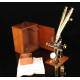 Antiguo Microscopio Binocular Inglés del Siglo XIX. Hudson & Son. Funcionando. Con Estuche y Documentos