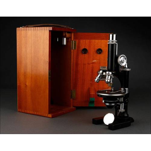 Microscopio Alemán E. Leitz Wetzlar Fabricado en 1920. Con Estuche Original de Madera de Caoba. Funcionando
