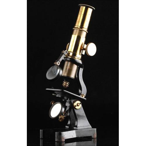 Precioso Microscopio de Estudiante, Pequeño y Compacto. Fabricado Circa 1920. En Funcionamiento