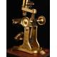 Precioso Microscopio de Latón de W.C. Hughes, Fabricado en Londres Circa 1870. Funcionando Bien