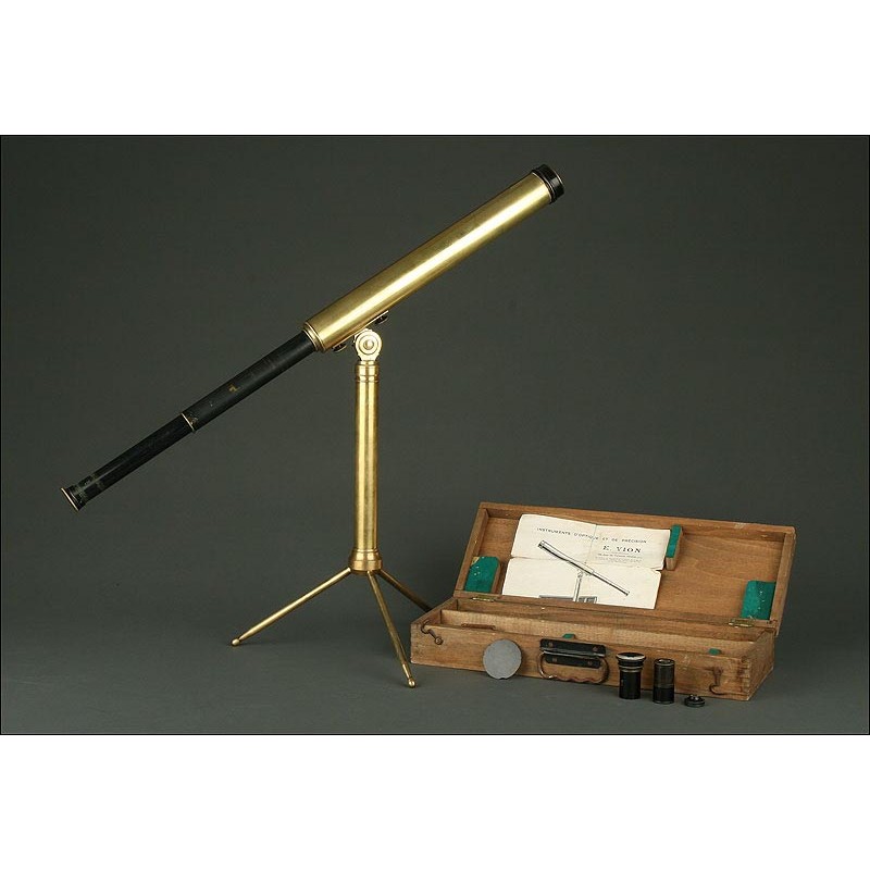 Charming School Telescope, Made in France in the First Quarter of the 20th Century.