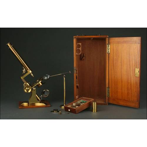 Exclusivo Microscopio Inglés de Latón Dorado, 1860. Muy Bien Conservado y Funcionando