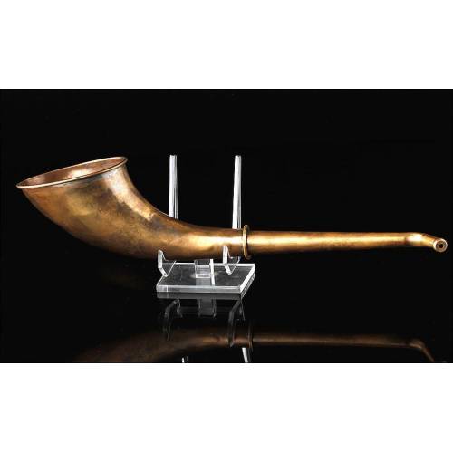 Trompetilla Auditiva de Latón Dorado Fabricada Circa 1900. Pieza Singular en Buen Estado