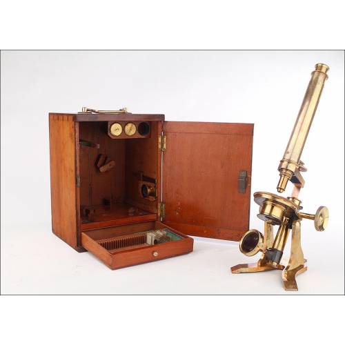 Antiguo Microscopio de Latón en Buen Estado y Funcionando. Inglaterra, Circa 1870