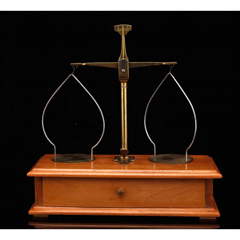 Fine Precision Balance in Gilded Brass and Solid Wood. Spain, 1930's