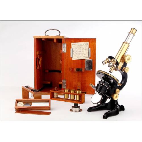 Magnificent Leitz Microscope in Excellent Condition. Germany, 1920