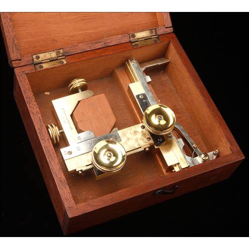 De Museo. Sistema de Ajuste Micrométrico para Microscopios Watson & Sons. Londres, Circa 1900