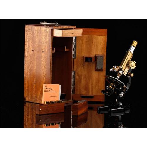 Fantastic Seibert Microscope in Original Case. Germany, 1910-20. Working