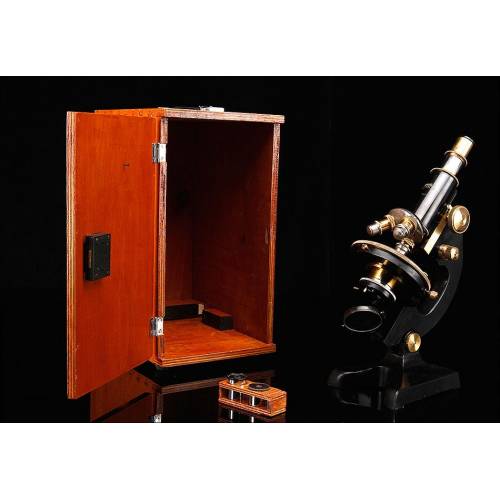 Steindorff Microscope in perfect working order. Germany, 1920's. With Case