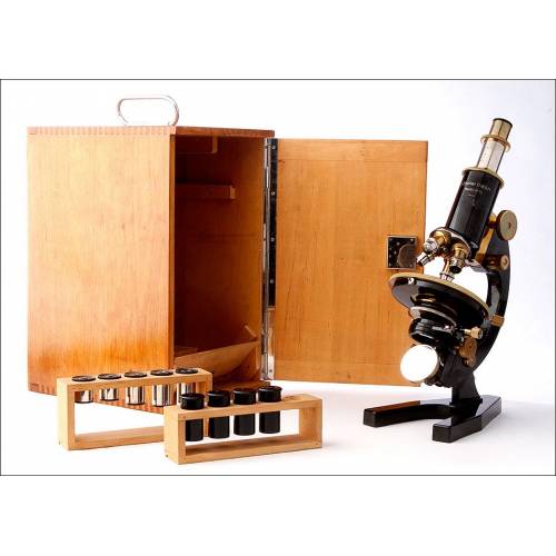 Precioso Microscopio E. Becker, Bien Conservado y Funcionando. Alemania, Años 20-30
