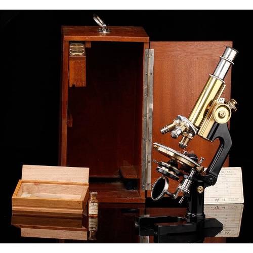 C. Reichert Microscope in Original Case. Vienna, 1916. Complete and in working order.