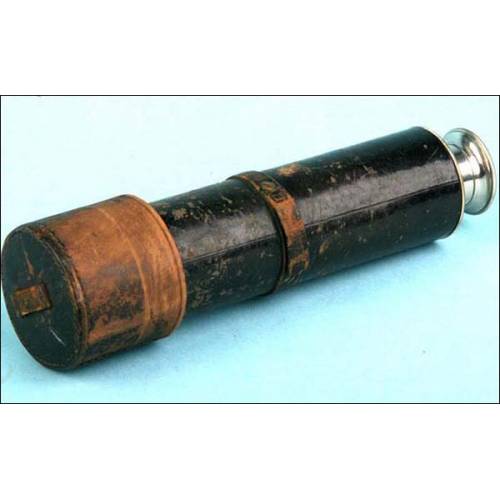 Leather covered spyglass in mint condition. 60 cms. 1900-1930