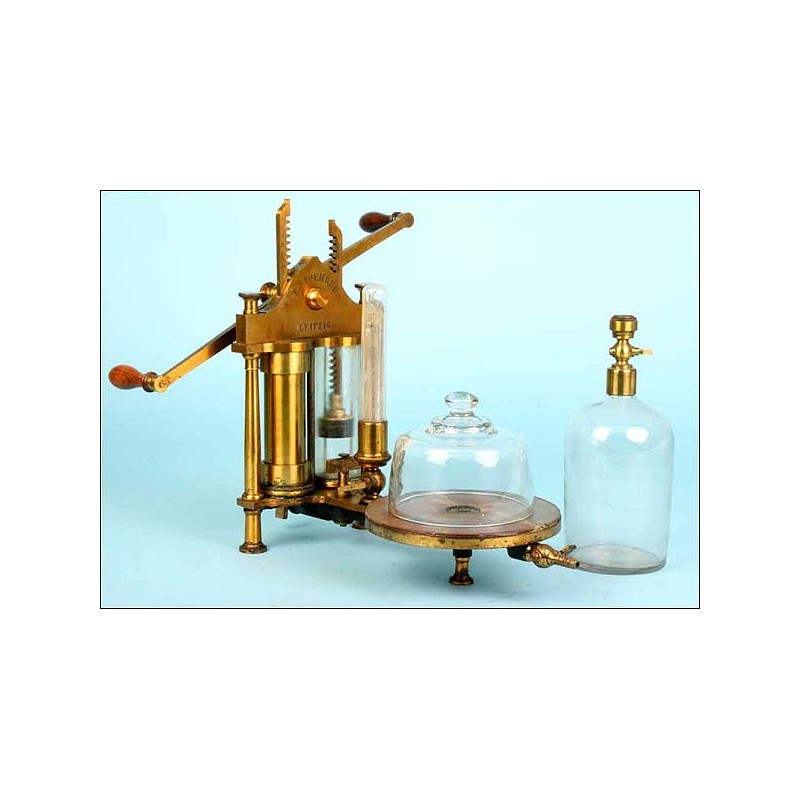 Laboratory vacuum pump. 1900