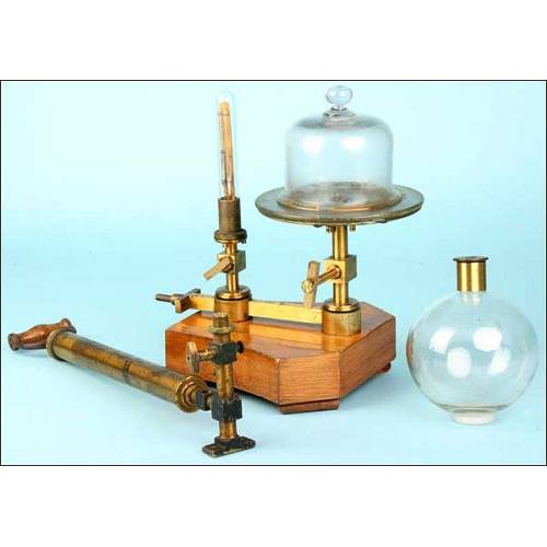 Laboratory vacuum pump. 1900