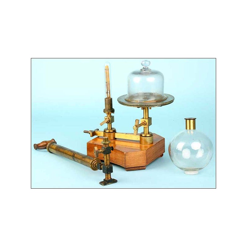 Laboratory vacuum pump. 1900