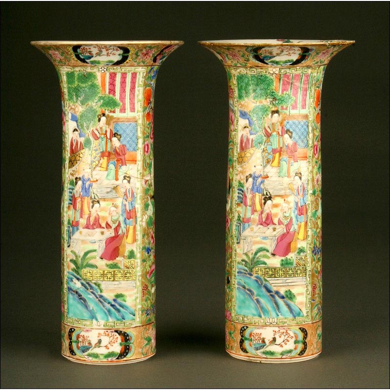 Elegant Pair of Chinese Vases in Canton Porcelain. Circa 1.850. Hand Decorated.