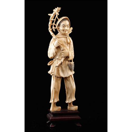 Bonita Figura Antigua China de Campesino, Realizada en Marfil Tallado a Mano. Circa 1900.