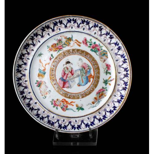 Bellísimo Plato Antiguo de Porcelana Pintado a Mano. China, Siglo XIX