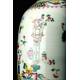 Atractivo Jarrón de Porcelana China Decorada a Mano. China, 1900-1930