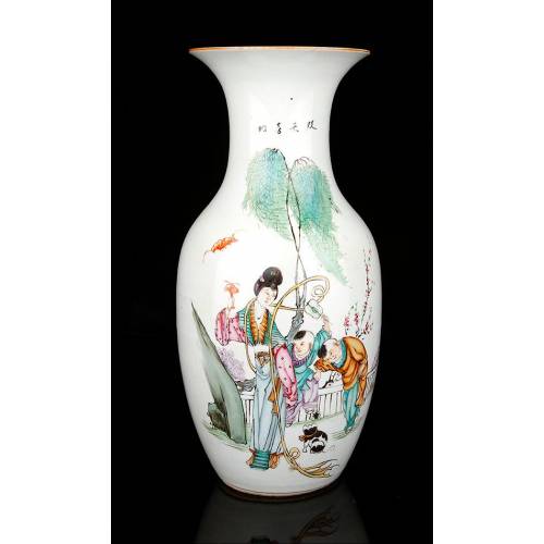 Antiguo Jarrón de Porcelana China, Pintado a Mano, Circa 1920