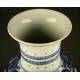 Precioso Par de Jarrones Chinos, Porcelana Azul y Blanca. S. XIX. Sello de Kangxi