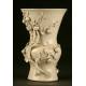 Beautiful China White Porcelain Vase. Late XIX Century. With Peaches Decoration