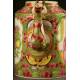 Delicada Tetera China en Porcelana de Cantón para la Exportación. Siglo XX. Decorada a Mano