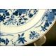 Delicado Plato Chino de Porcelana Azul y Blanca. Probablemente del S. XIX, Dinastía Qing