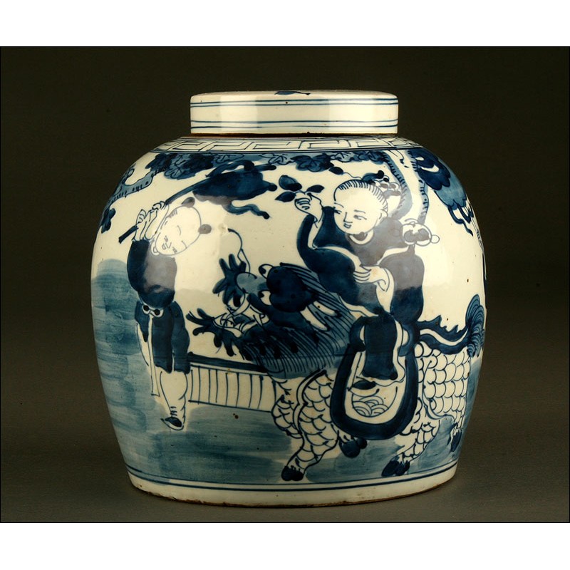 Hermosa Ánfora de Porcelana China Blanca y Azul. Dinastía Qing, S. XVIII-XIX. En Buen Estado