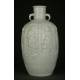 Urna China de Porcelana Blanc de Chine, Siglo XIX. Decorada con Varias Imágenes de Guanyin