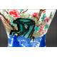 Estilizado Jarrón Chino de Porcelana con Decoración Pintada a Mano. Marca de Guangxu en la Base