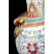 Jarrón Chino de Porcelana Decorada con Relieves y Pintada a Mano. Siglo XVIII. Marca de Qianlong