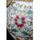 Jarrón Chino de Porcelana Decorada con Relieves y Pintada a Mano. Siglo XVIII. Marca de Qianlong