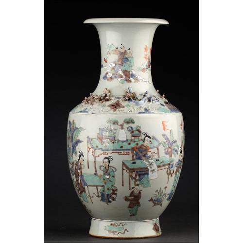 Beautiful Chinese Hand Painted Porcelain Vase. No Defects. Yongzhen Brand.