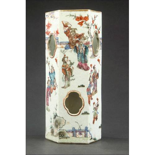 Chinese Porcelain Stand, XIX Century.