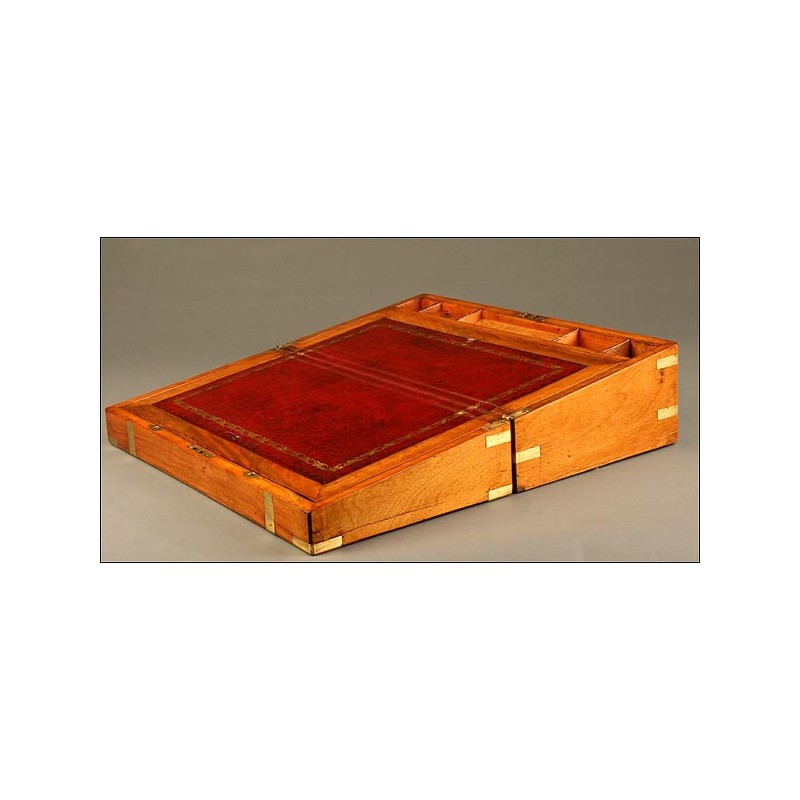 Escritorio de Barco de ca.1880 en Madera Maciza con Apliques de Latón.