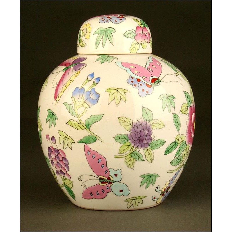Elegant 19th Century Chinese Porcelain Vase with Lid. Imperial Qianlong Seal
