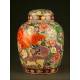 Impressive Chinese Porcelain Vase. Hand Engraved and Painted Lions. S. XIX