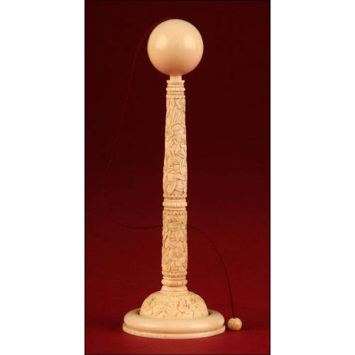 Chinese Stick and Ball Game in Ivory. XIX Century. Hand Carved.